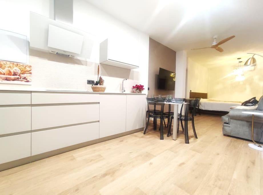 Oasis Suites Fernando IV Севілья Екстер'єр фото